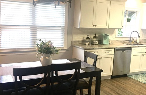 Bay St Louis Cottage | Cozy Creole Cottage 5 minute drive to beach sleeps 8