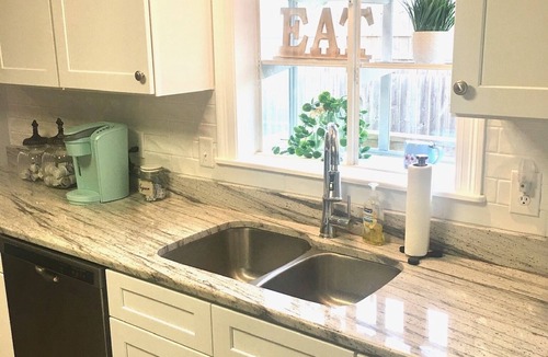 Bay St Louis Cottage | Cozy Creole Cottage 5 minute drive to beach sleeps 8