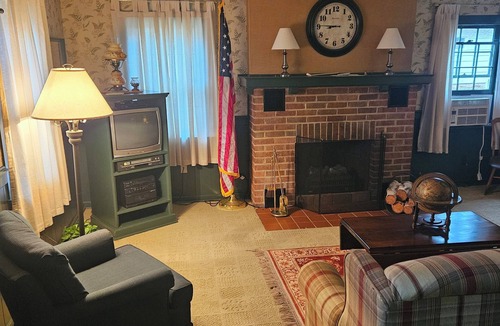 Crivitz Cabin | Cozy Crivitz Cabin on Snowmobile Trail