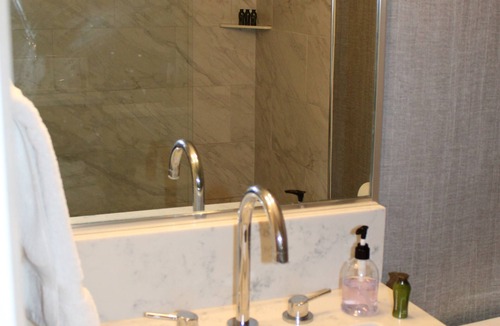 Edina Hotel | Cozy Deluxe Queen Room in Minneapolis Boutique Hotel