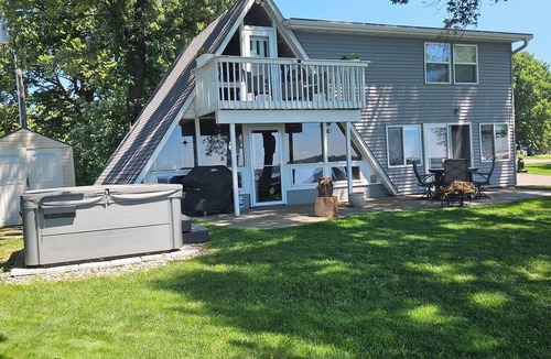 Atwater Cabin | Cozy Diamond Lake Cabin Getaway