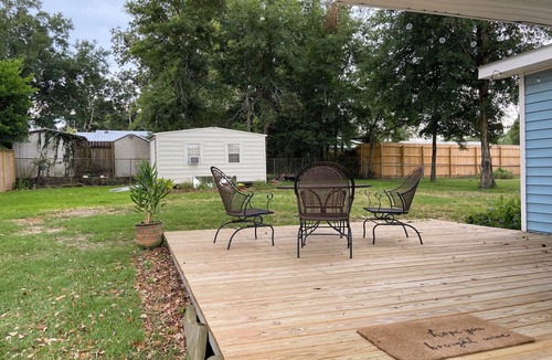 Fairhope Cottage | Cozy Fairhope Cottage – Walk to Fly Creek Marina and Sunset Point Restaurant!