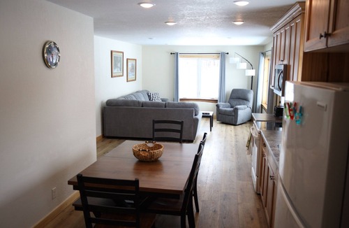 Browerville House | Cozy Family Retreat w/Fire Pit & Game Room