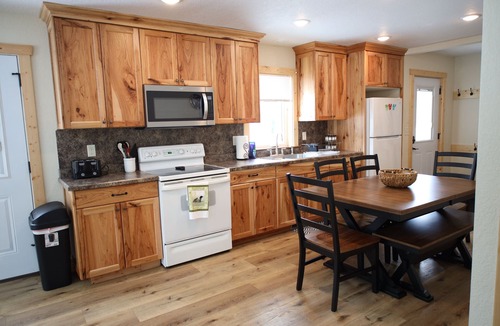 Browerville House | Cozy Family Retreat w/Fire Pit & Game Room