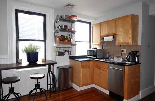 East Boston Condo | Cozy full condo. Walkable to the T. Boston at your doorstep.