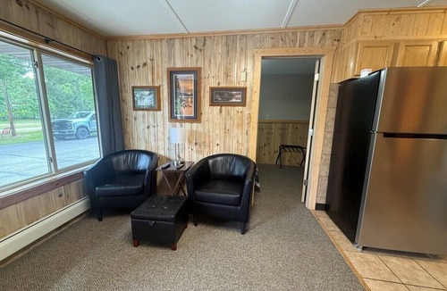 Lake Shore Apartment | Cozy Gull Lake Getaway