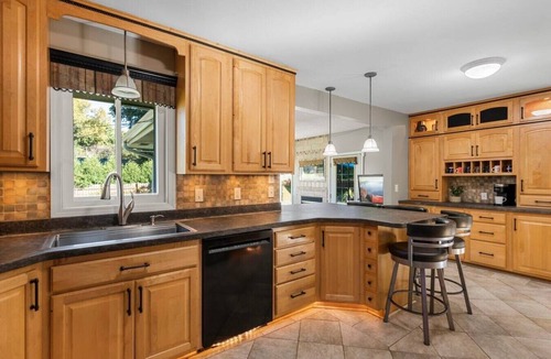 Burnsville House | Cozy Home | 20min->MSP | Dogs