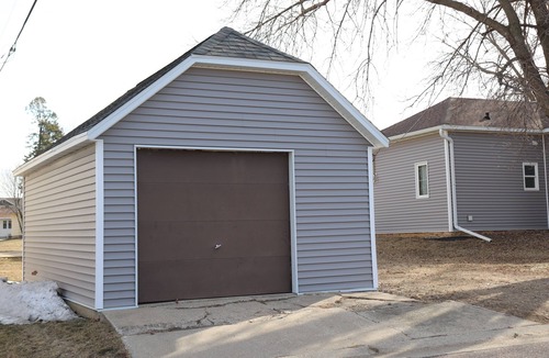 Hull House | Cozy Home for 4 with 3 Beds