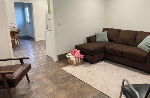 Hull House | Cozy Home for 4 with 3 Beds