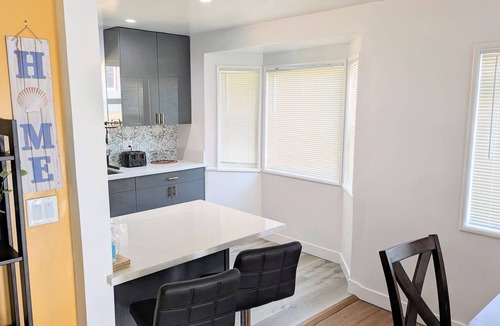 Harbor Gateway North House | Cozy Home on the Hill