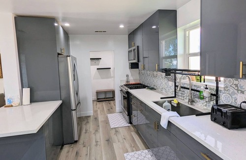 Harbor Gateway North House | Cozy Home on the Hill
