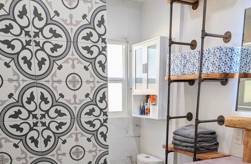 Harbor Gateway North House | Cozy Home on the Hill