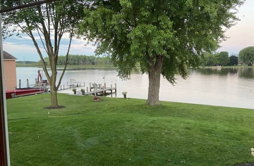 Winneconne House | Cozy house on the Wolf River with beautiful views.