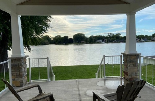 Winneconne House | Cozy house on the Wolf River with beautiful views.