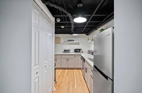 Downtown Baltimore House | Cozy in Canton - Private Driveway - Pet Friendly