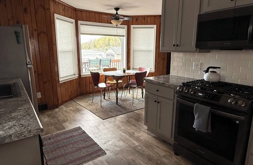Lindstrom Cabin | Cozy Lake Escape - Hot tub, Sauna, Fire Pit, Kayak/Canoe & More
