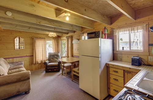 Puposky Cabin | Cozy Lakefront Cabin at Birch Haven Resort!