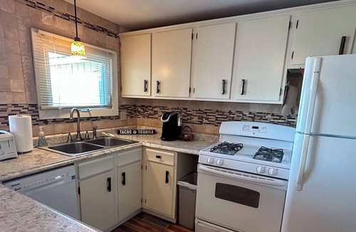 Isle Cabin | Cozy Lakefront Mille Lacs Cabin: Amazing Sunsets, Kayaks & Walk to Downtown Isle