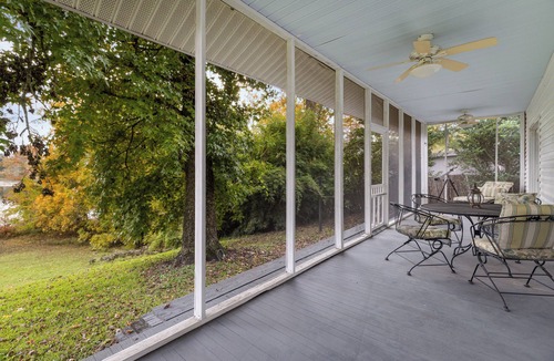 Acme House | Cozy Lakefront on Black River Lake - 2 Boat Slips - Sleeps 6