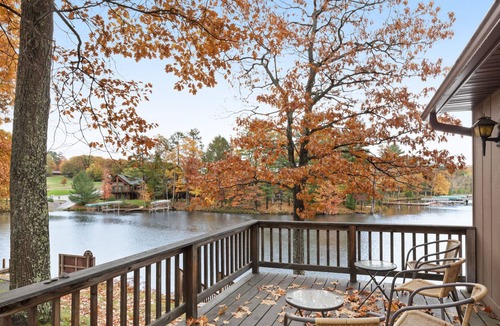 Eagle River Villa | Cozy lakefront villa w/shared docks, boat rentals & on-site restaurant - dogs OK