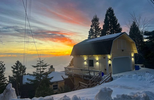 Running Springs Ski Chalet | Cozy lodge, fire place, balcony, full kitchen, great views, wifi, parking