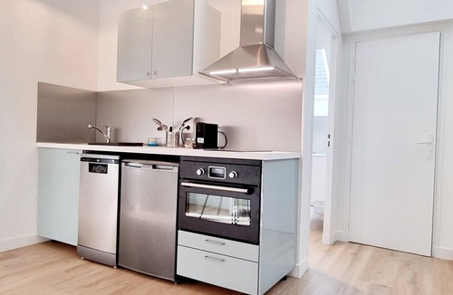 Fontenay-le-Fleury Cottage | Cozy lodging near Paris with private garden and WIFI