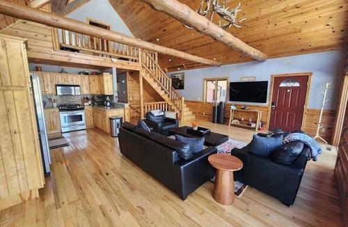 Rome House | Cozy Log Home Overlooking the 12th Fairway, A Perfect Retreat at Lake Arrowhead