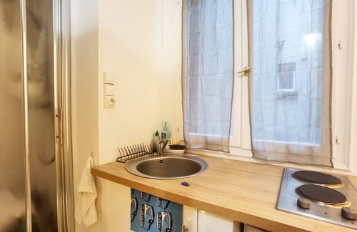 Quartier de la Place-Vendome Apartment | Cozy Mini-Studio for 2 Near Louvre/Metro/Elevator