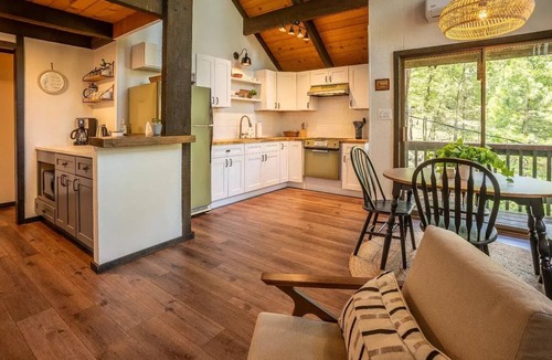Glencoe Ski Chalet | Cozy Mountain Cabin with Hot tub, Fireplace, Near Snow,Bear Valley & Big Trees