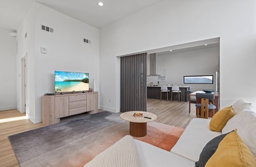 NoHo Arts District Apartment | Cozy/New 2-bedroom apartment in North Hollywood