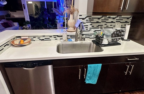 NoHo Arts District Apartment | Cozy NOHO Arts District Retreat w/Pool & Jacuzzi