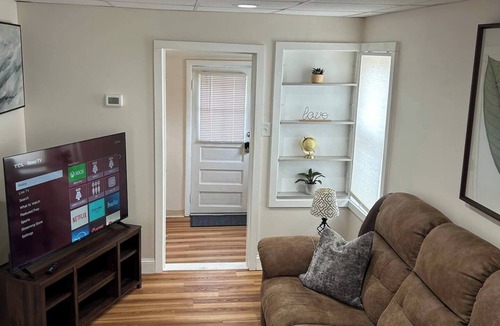 Warwick House | Cozy Oakland Beach bungalow for 2! One block from the water and a short walk to beaches, restaurants, and shops. Includes a living room, kitchen, bedroom, and full bath.