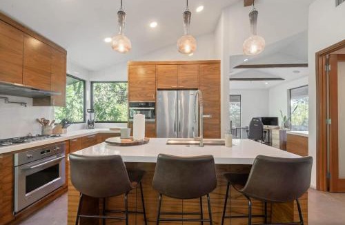 Los Angeles House | Cozy Oasis in Oakley with Basketball court pool
