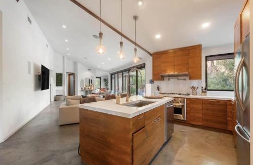 Los Angeles House | Cozy Oasis in Oakley with Basketball court pool