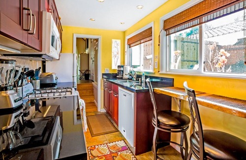 Beach Barber Tract House | Cozy & Private - 2 Br 2 Ba -Patio, Firechat-AC- Private parking 2 blks to beach