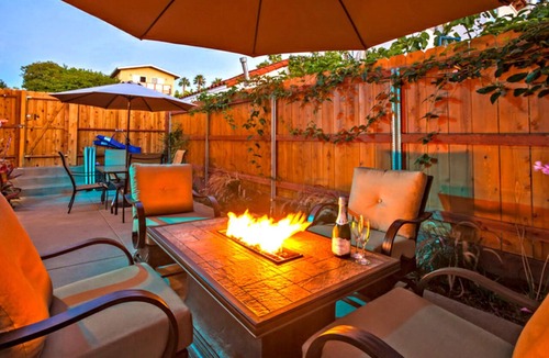 Beach Barber Tract House | Cozy & Private - 2 Br 2 Ba -Patio, Firechat-AC- Private parking 2 blks to beach