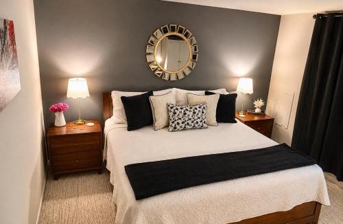 Simpsonville Apartment | Cozy Private Apartment in Columbia -King Bed