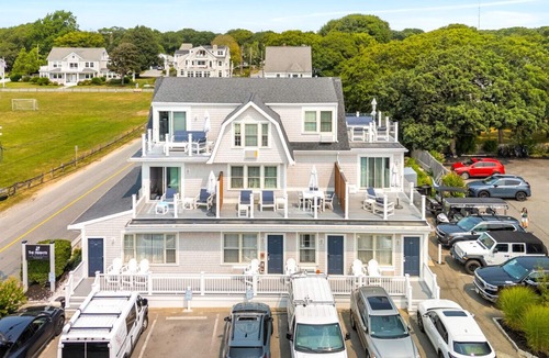 Falmouth Heights Condo | Cozy Queen Room Near Beach & Dining (305)