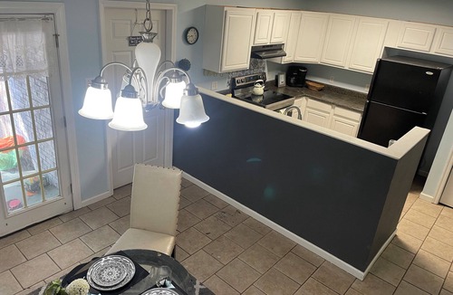 Gulf Park Estates House | Cozy, Quiet Artist Retreat A Block From The Water: Perfect for Creators