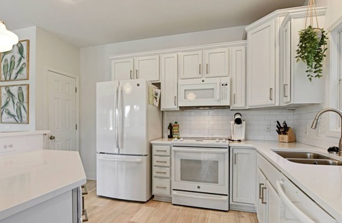 Henderson Point House | Cozy Raised Cottage Overlooking Beautiful Bayou Mallini