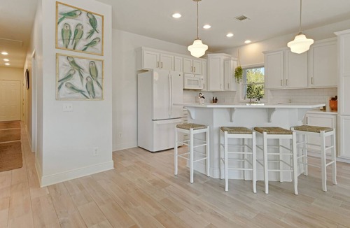 Henderson Point House | Cozy Raised Cottage Overlooking Beautiful Bayou Mallini