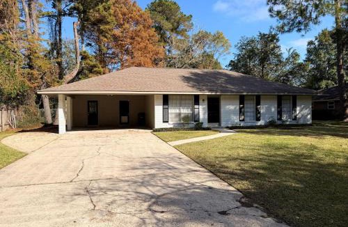 Highlands - Perkins House | Cozy Retreat - Quiet-Central-Near LSU and Hospitals
