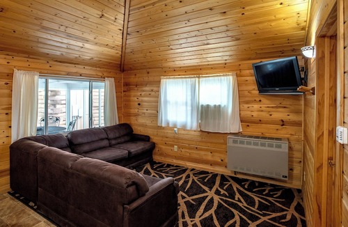 Buffalo City Cabin | Cozy River Cabin w/Screened Porch & Fire Pit