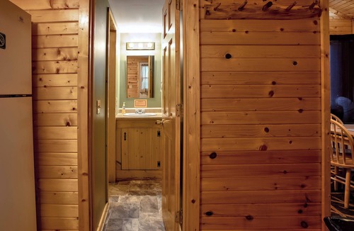 Buffalo City Cabin | Cozy River Cabin w/Loft & Screened Porch