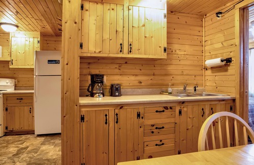 Buffalo City Cabin | Cozy River Cabin w/Loft & Screened Porch