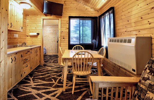 Buffalo City Cabin | Cozy River Cabin w/Loft & Screened Porch