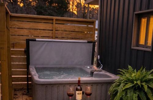 Fluker House | Cozy Rooftop Container with Hot Tub - 15 min from Franklinton & 19 mins to the Bogue Chitto State Park