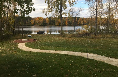 Ingalls Cabin | Cozy Rustic 3-bedroom river cabin with WiFi on the Menominee River