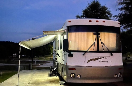 Gulf Hills House | Cozy RV with AC located in Ocean Springs - Biloxi Casinos nearby.