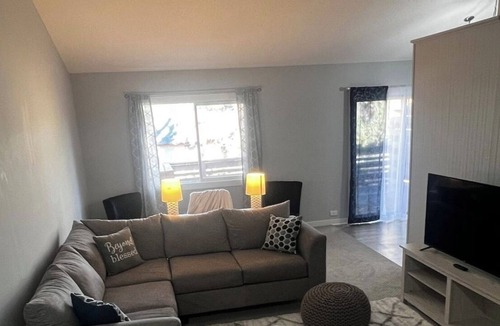 Shakopee House | Cozy spacious family townhome just 5 minutes to Valley Fair Amusement Park!